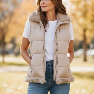 Chico’s Faux Fur Trim Reversible Puffer Vest Size 1 (Medium)